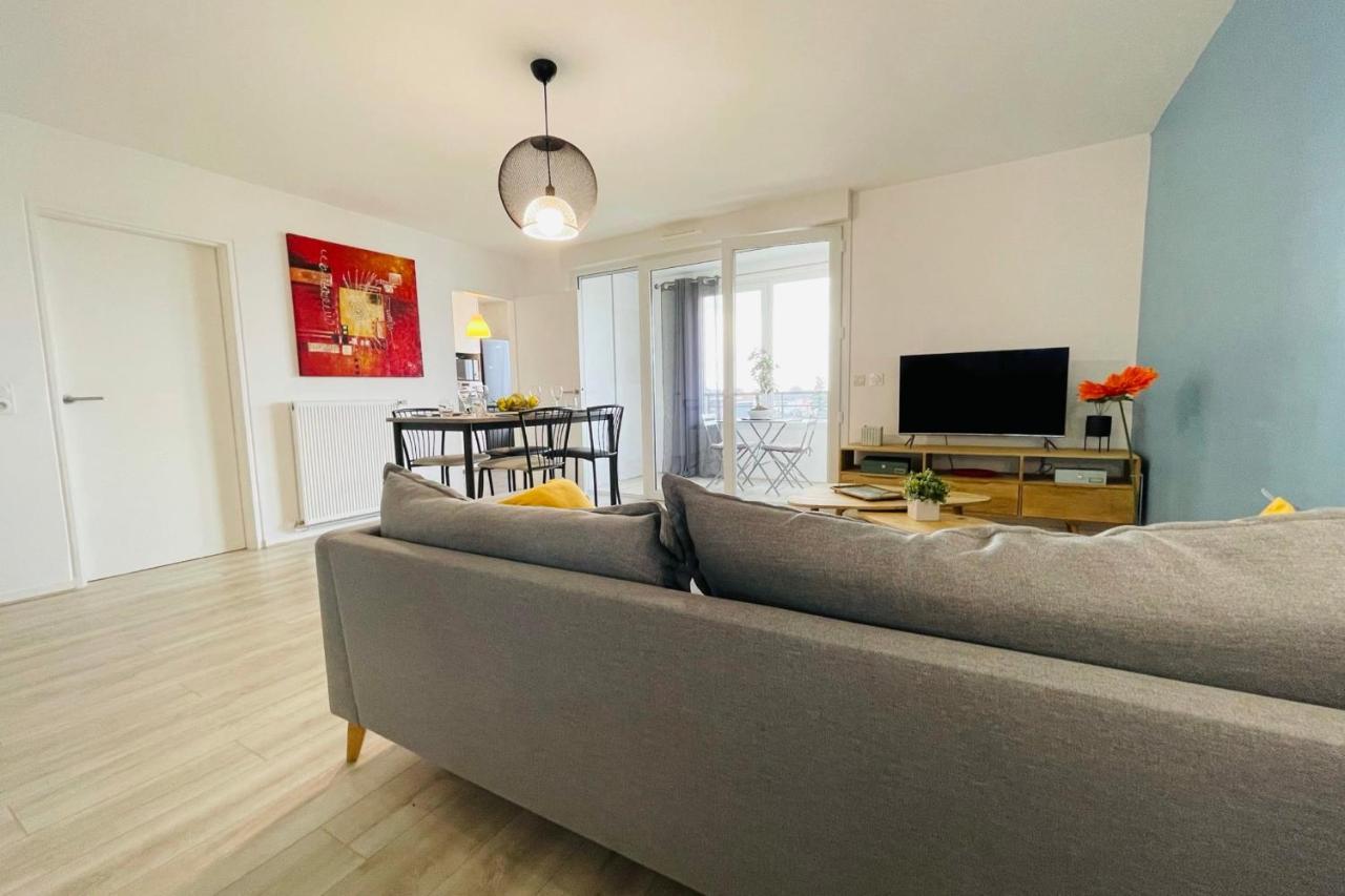 Bright Apartment In A New Building With Garage Tours Exterior photo