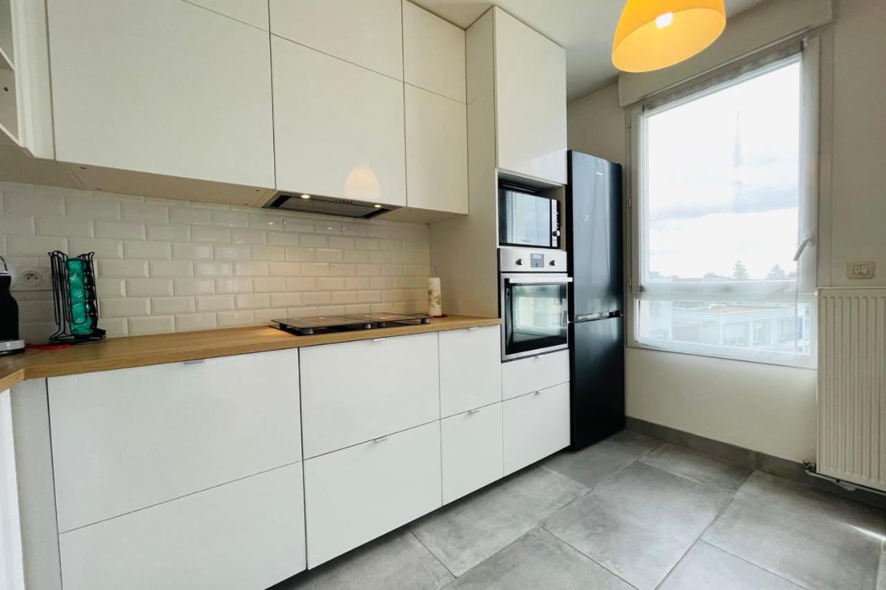 Bright Apartment In A New Building With Garage Tours Exterior photo